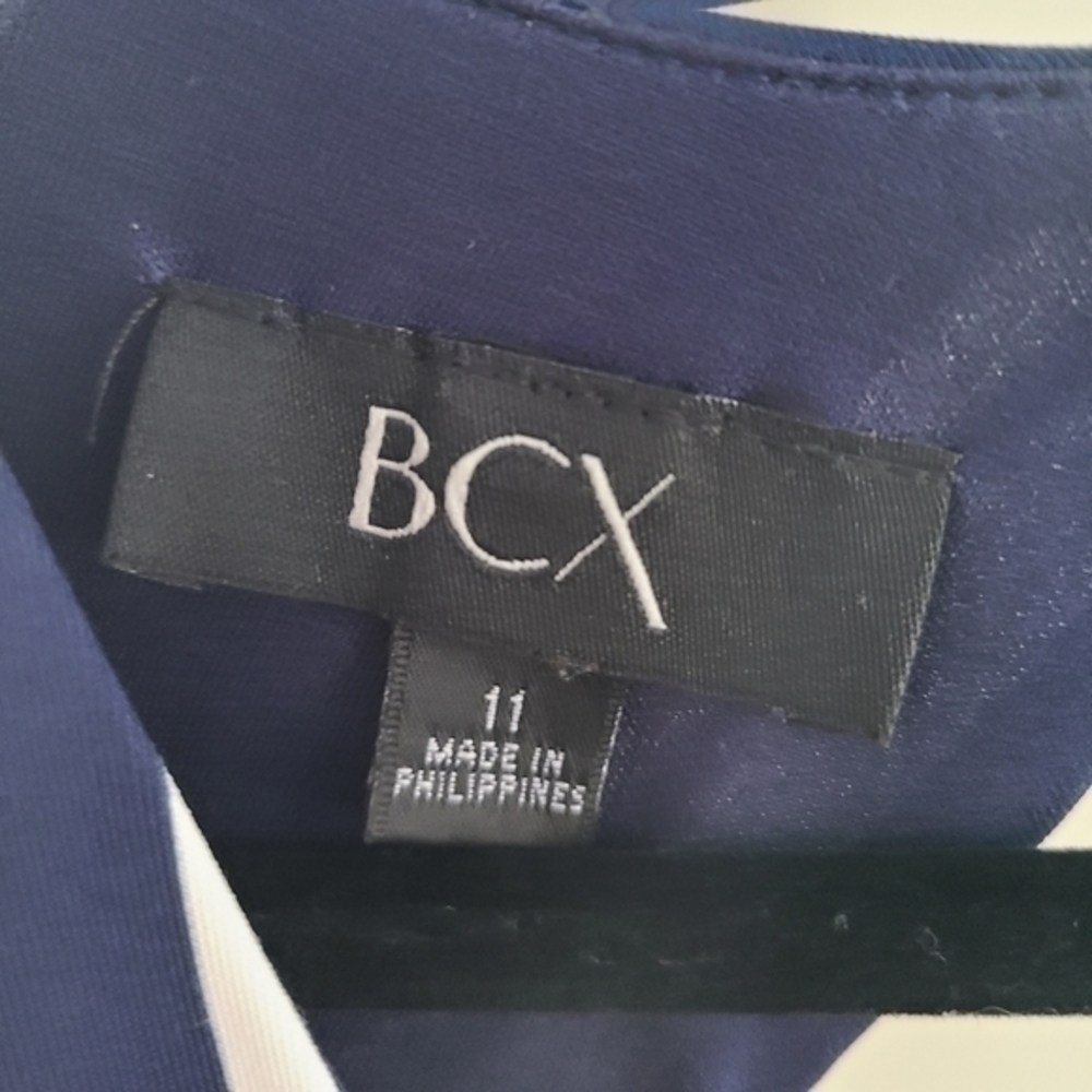 Sleeveless BCX Navy, Green, and White Dress With Belt - Picture 3 of 4